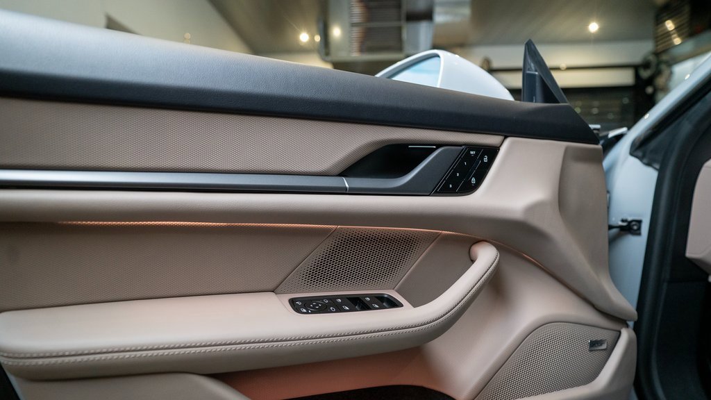 New 2025 Porsche Taycan image 17