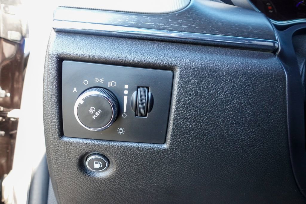 Used 2018 Jeep Grand Cherokee Limited image 16