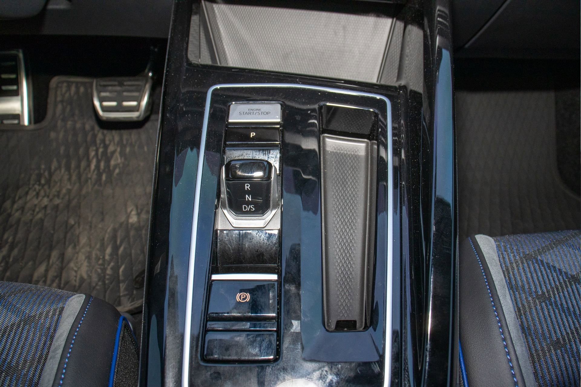 Used 2025 Volkswagen Golf w/ Euro Style Package image 25