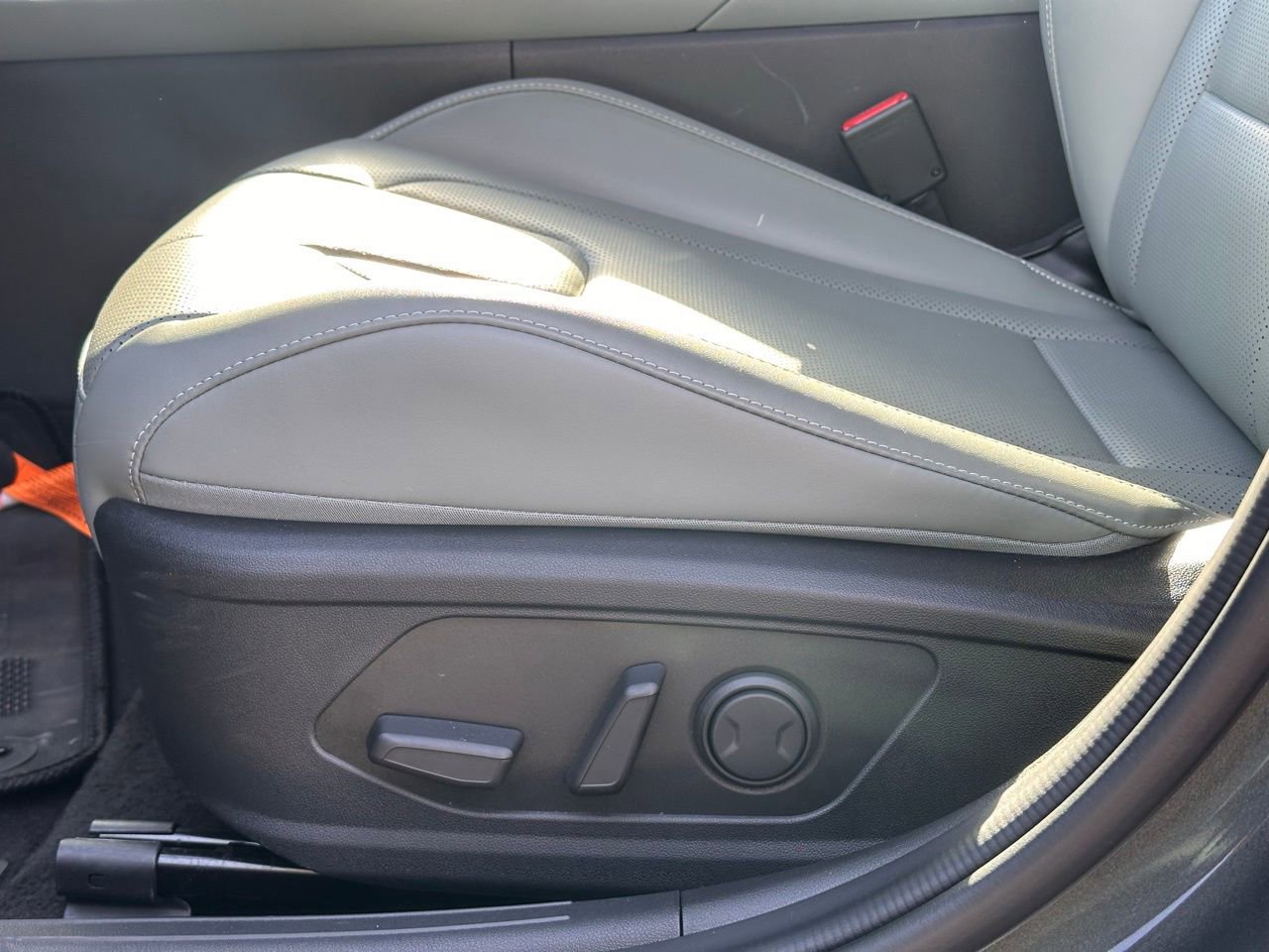 Certified 2024 Hyundai Elantra Limited image 30