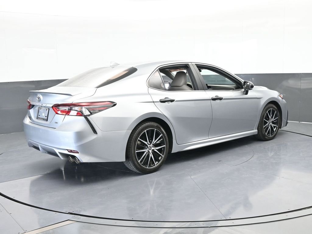 Used 2022 Toyota Camry SE image 6