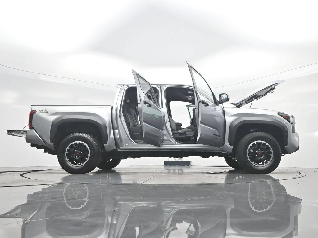 Used 2025 Toyota Tacoma TRD Off-Road AWD/4WD image 50
