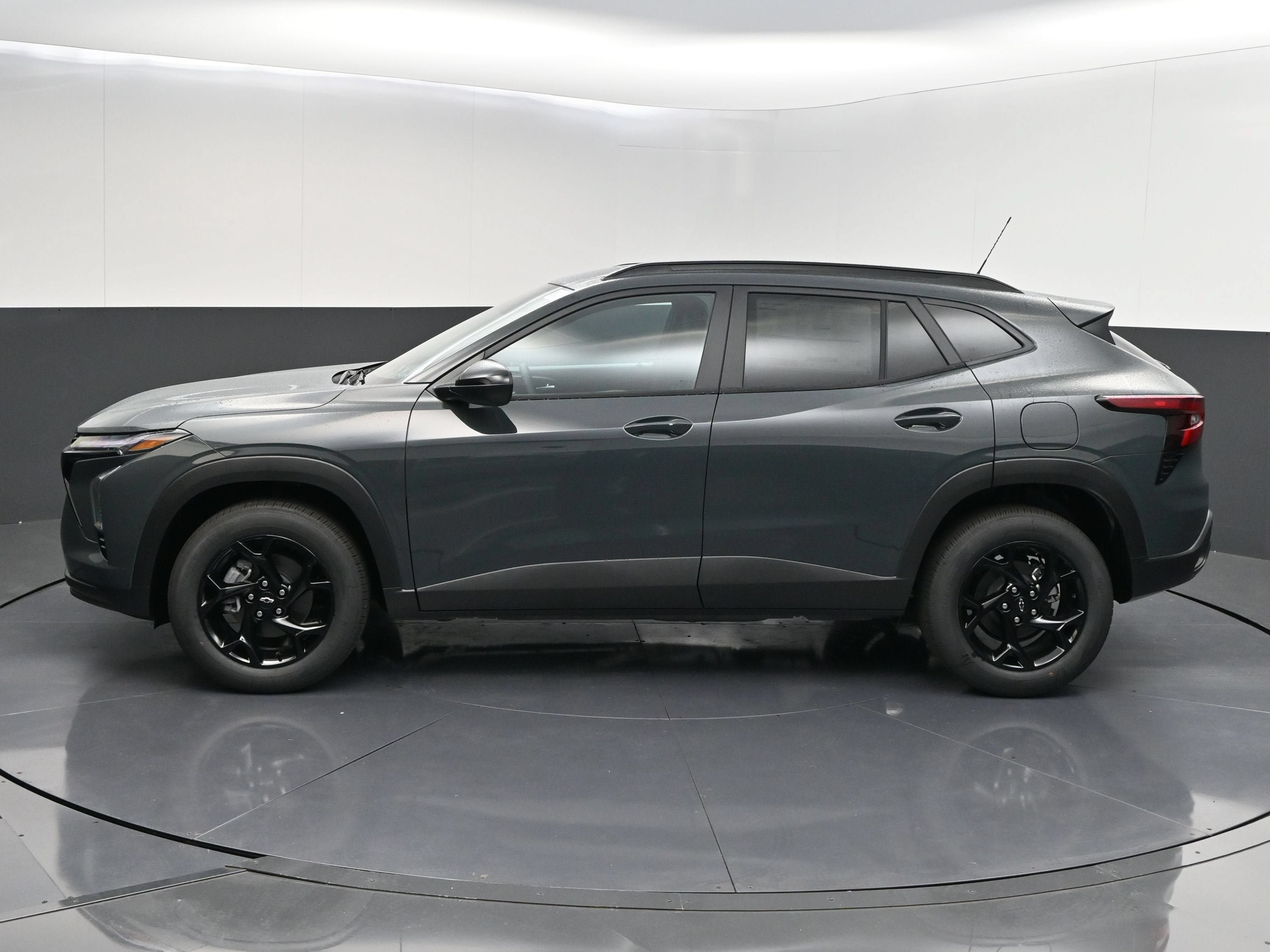 New 2026 Chevrolet Trax LT w/ Sunroof Package FWD image 5