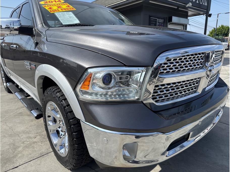 Used 2014 RAM 1500 Laramie w/ Convenience Group AWD/4WD image 2
