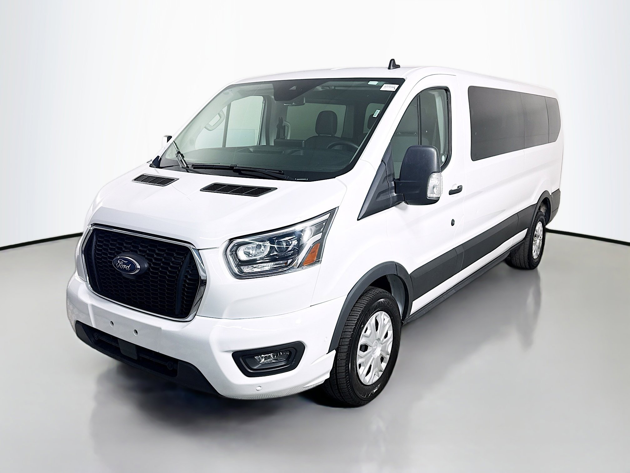 Used 2023 Ford Transit 350 XLT image 4