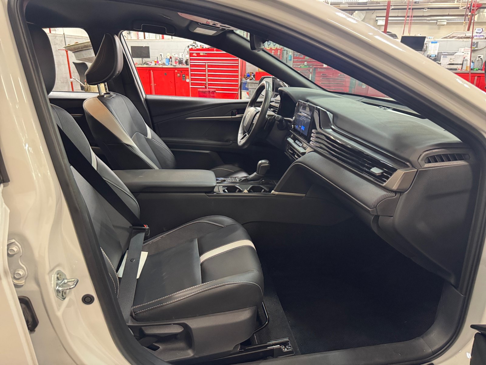 Certified 2026 Toyota Camry Hybrid w/ Convenience Package FWD image 19