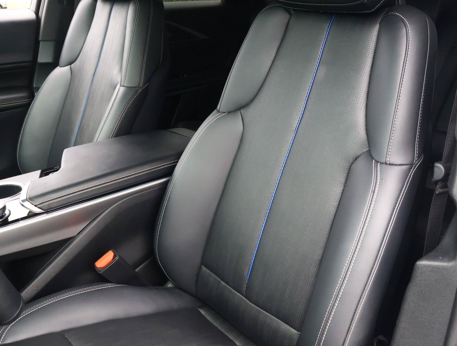 Certified 2024 Cadillac Lyriq Sport w/ LPO, Floor Liner Package AWD/4WD image 17