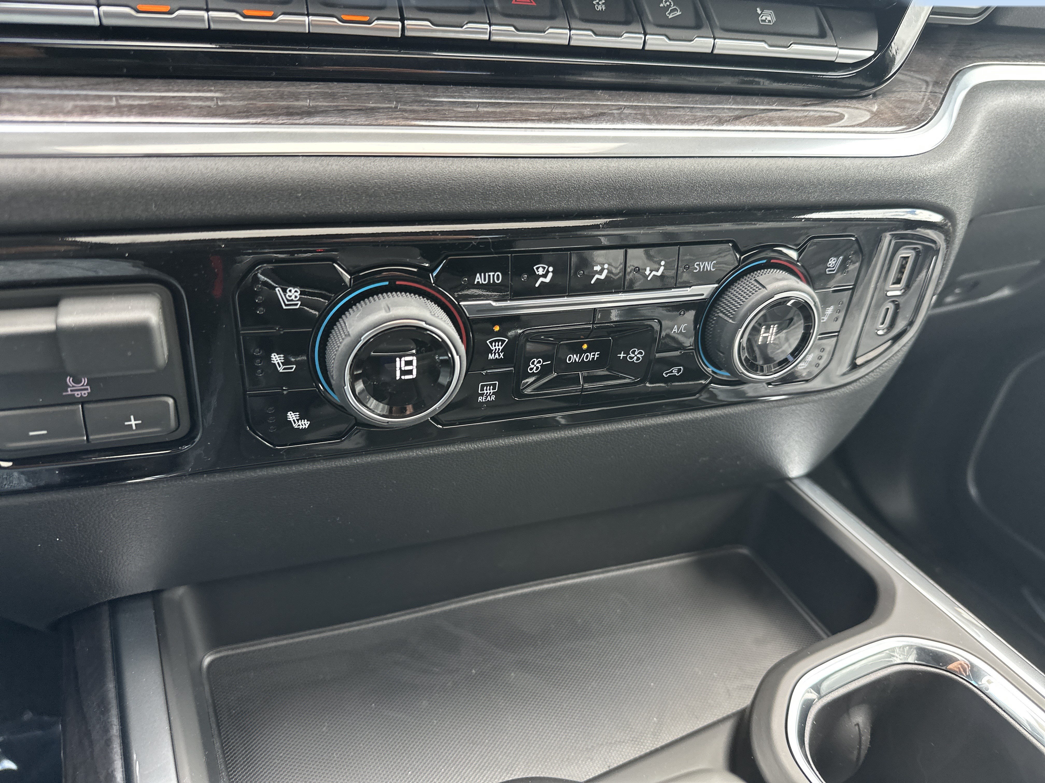 New 2026 Chevrolet Silverado 1500 LTZ w/ LTZ Premium Package AWD/4WD image 18