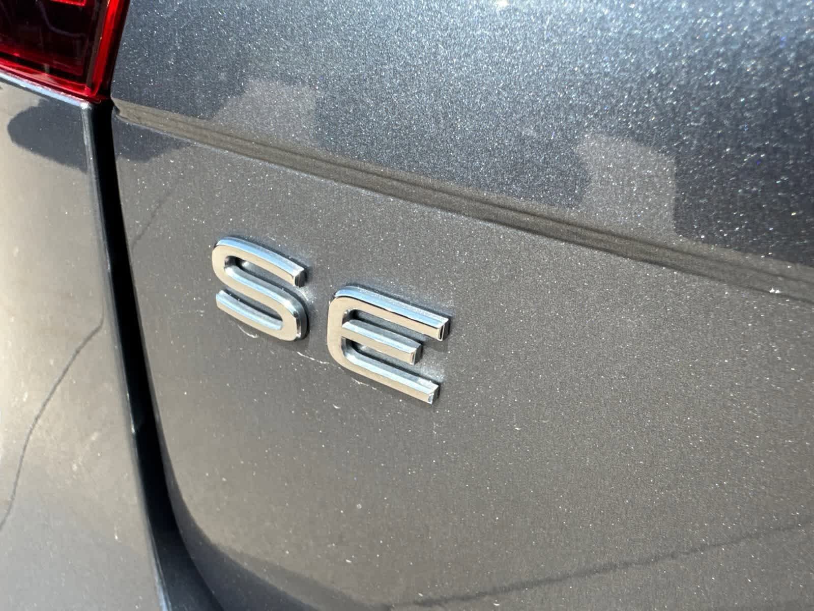 Used 2023 Volkswagen Tiguan SE AWD/4WD image 6