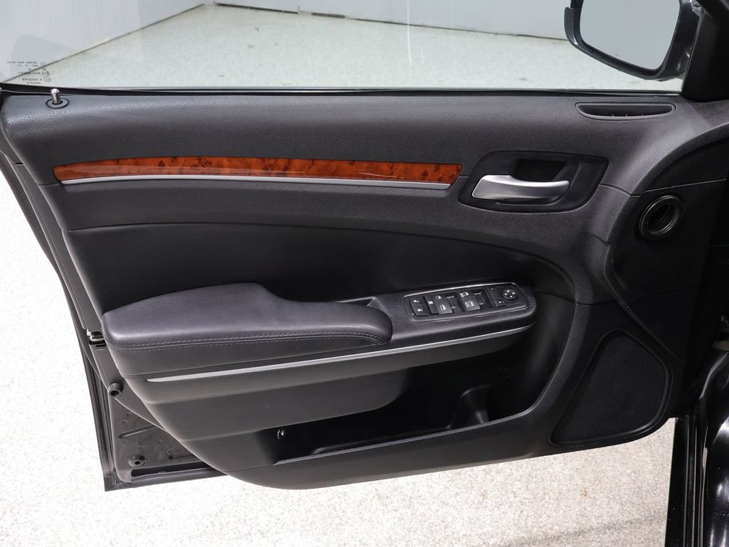 Used 2013 Chrysler 300 RWD image 23
