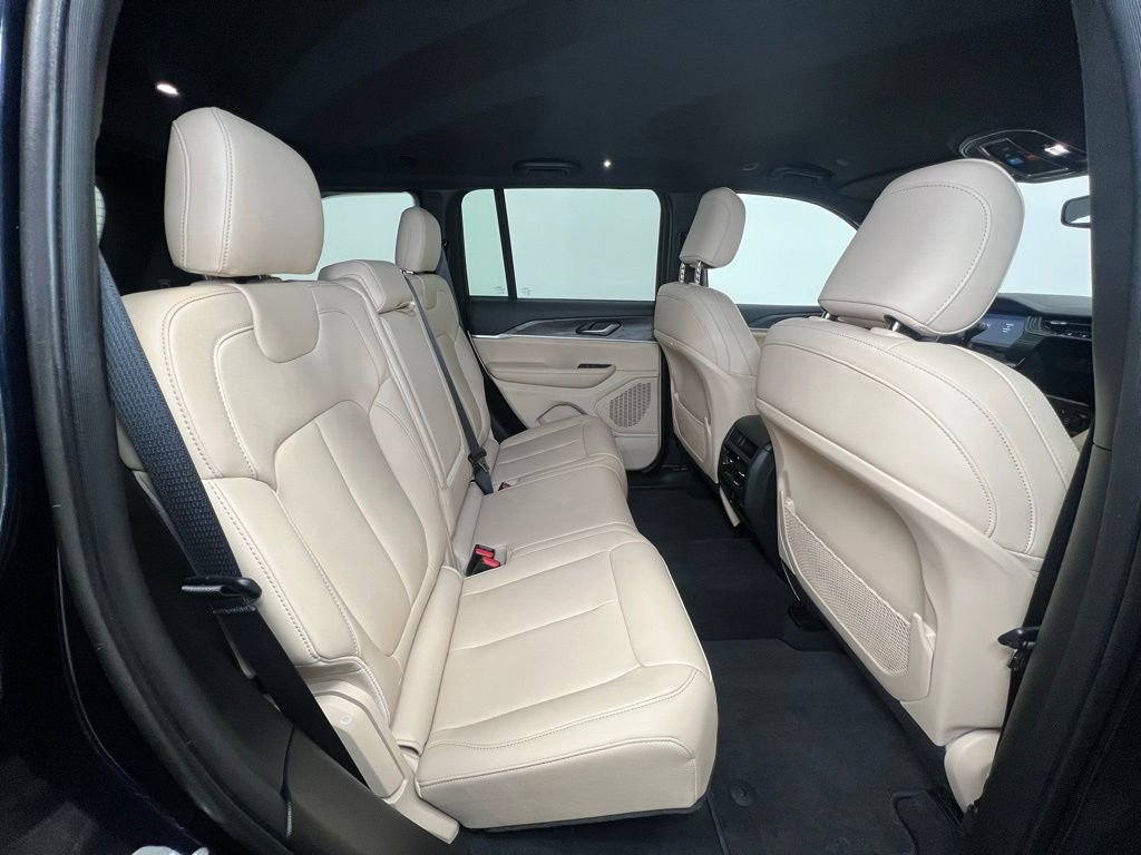 Used 2023 Jeep Grand Cherokee Limited w/ Trailer Tow Prep Group (B) image 8