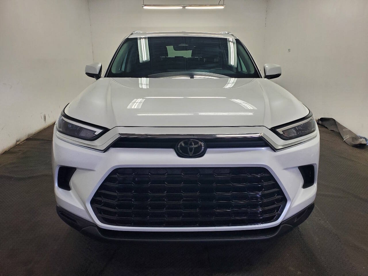 Used 2025 Toyota Grand Highlander AWD image 2
