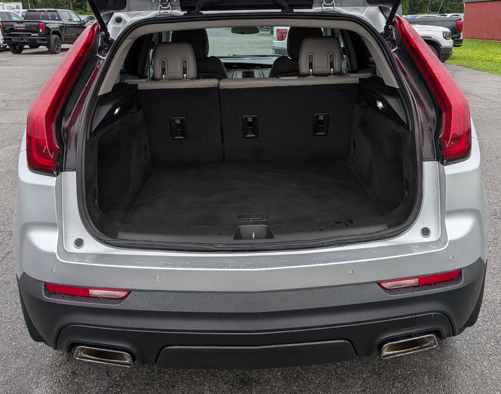 Used 2019 Cadillac XT4 Luxury w/ Cold Weather Package AWD/4WD image 10