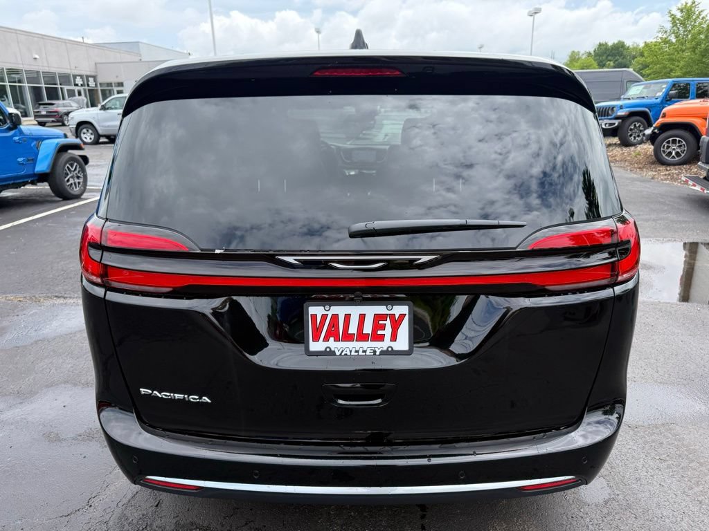 New 2027 Chrysler Pacifica Select FWD image 5