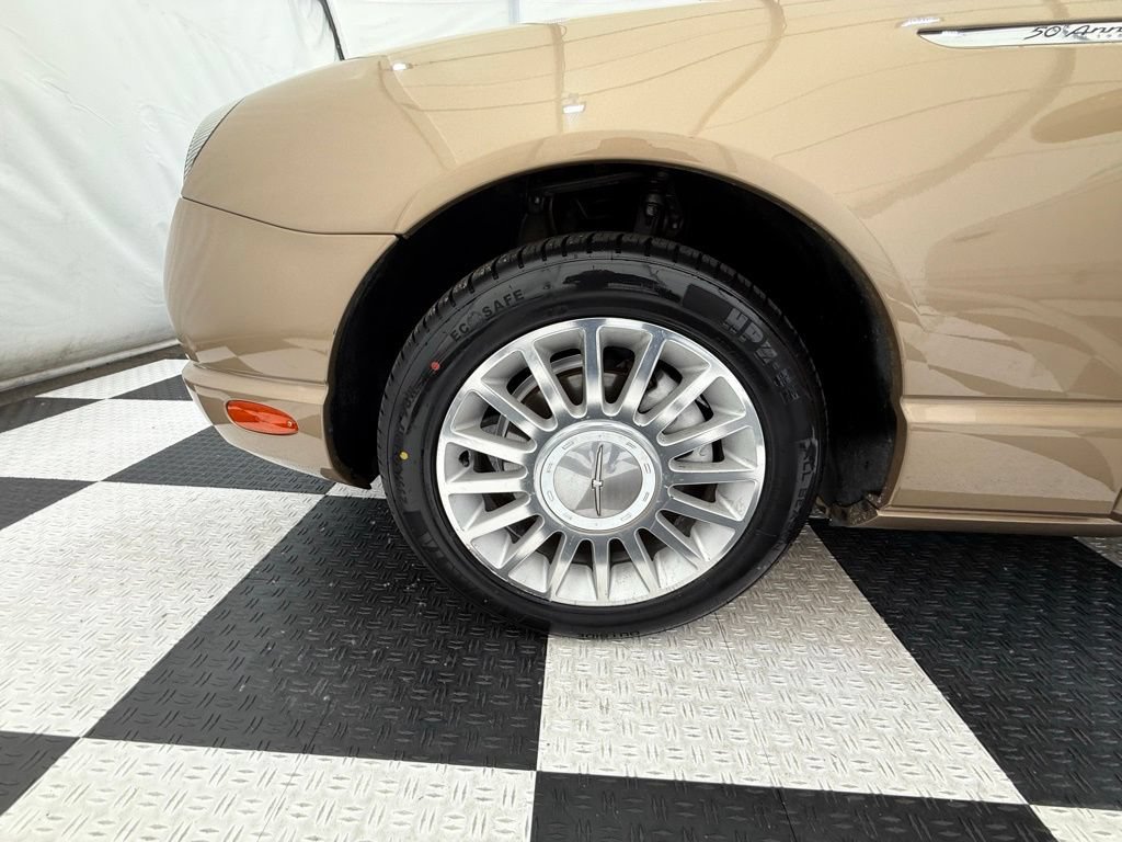 Used 2005 Ford Thunderbird RWD image 11