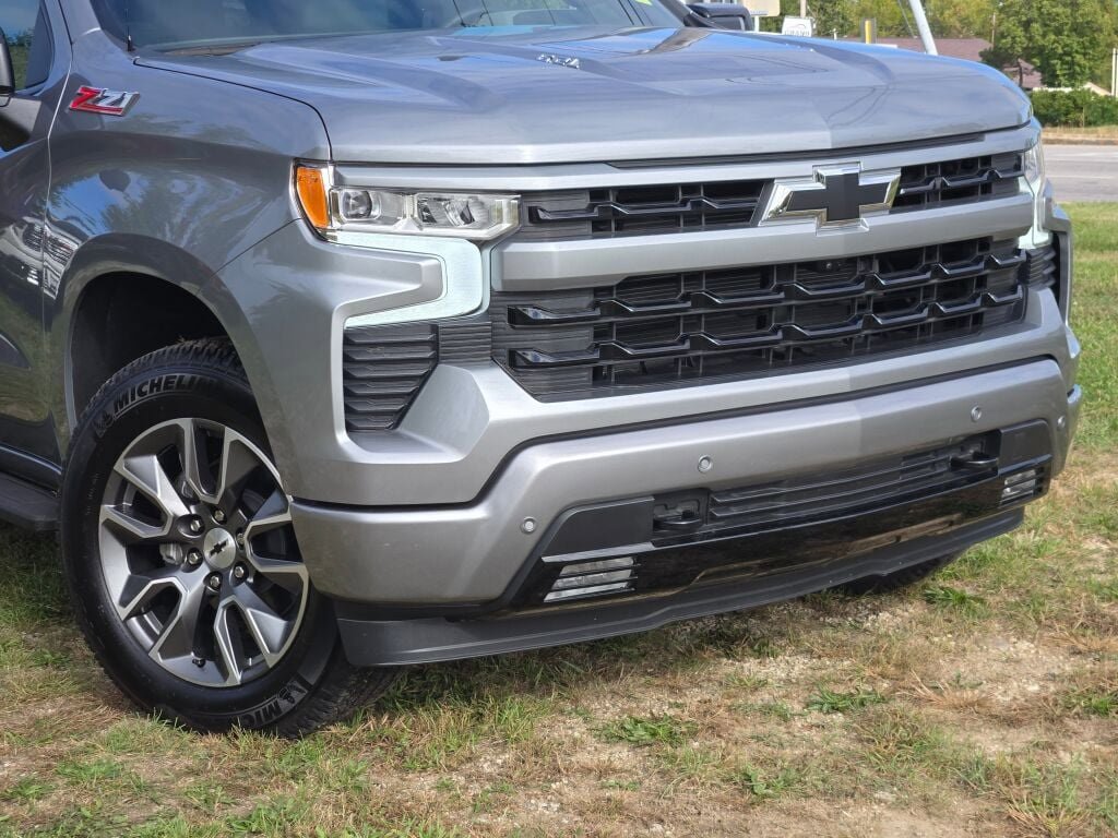 Used 2024 Chevrolet Silverado 1500 RST image 3