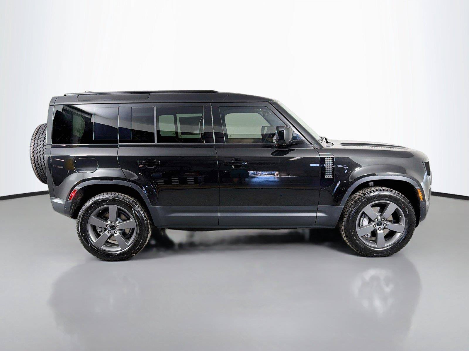New 2026 Land Rover Defender 110 S AWD/4WD image 4