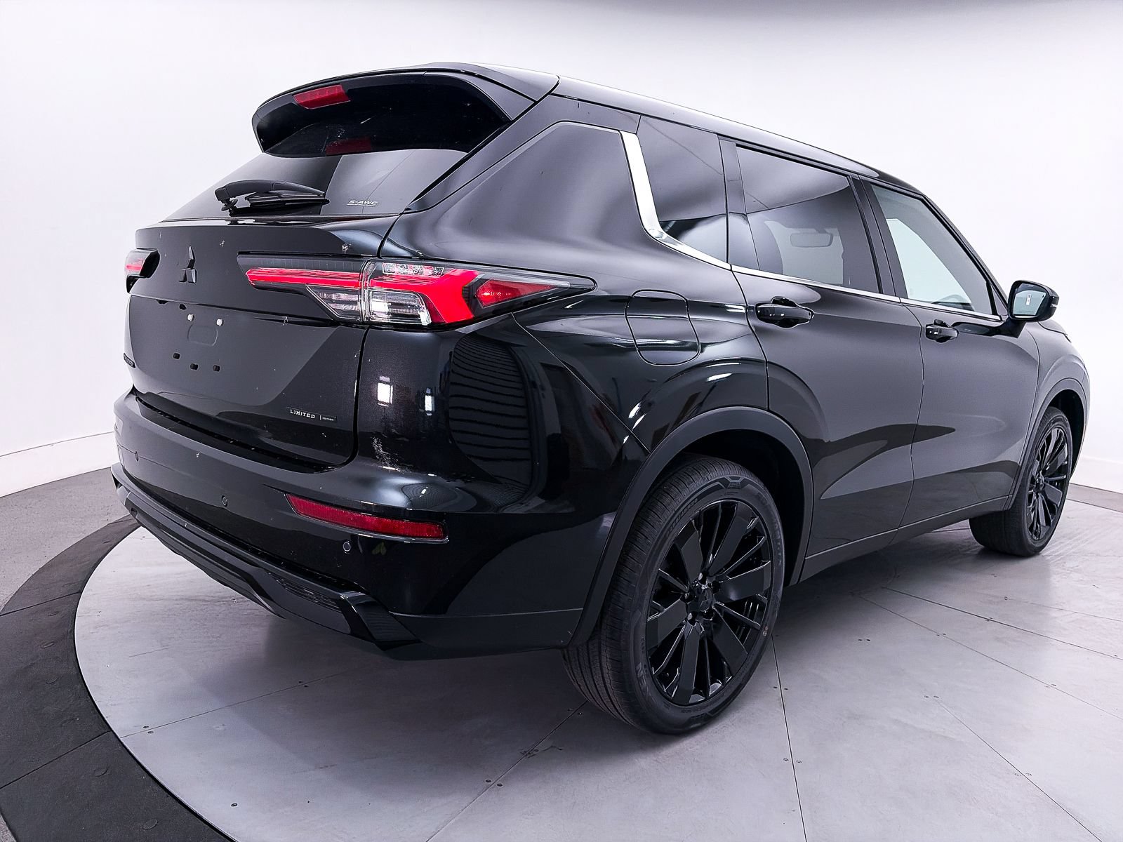 New 2026 Mitsubishi Outlander LE AWD/4WD image 6