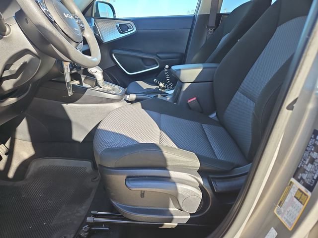Used 2023 Kia Soul LX w/ LX Technology Package image 17