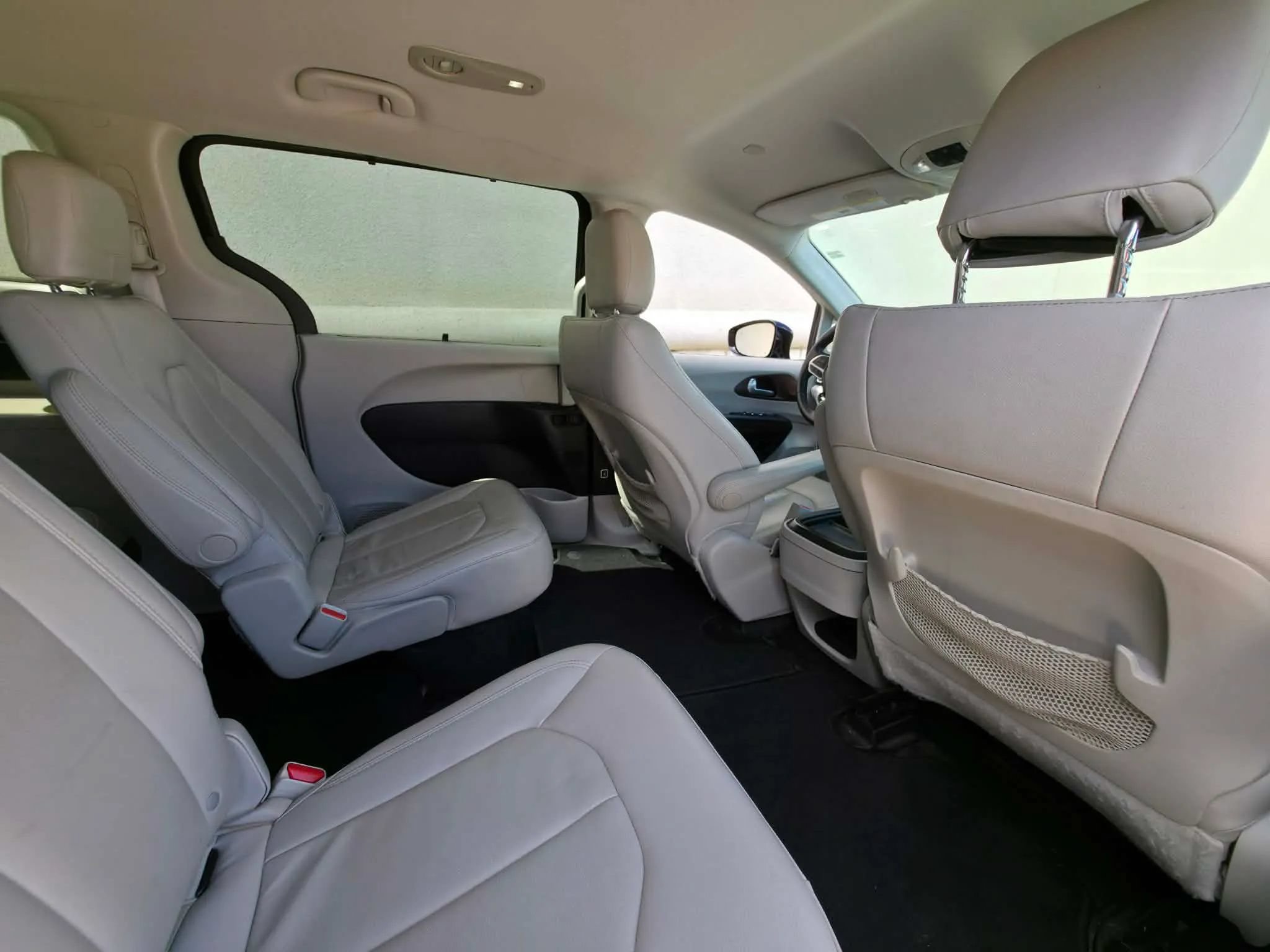 Used 2017 Chrysler Pacifica Touring-L FWD image 17