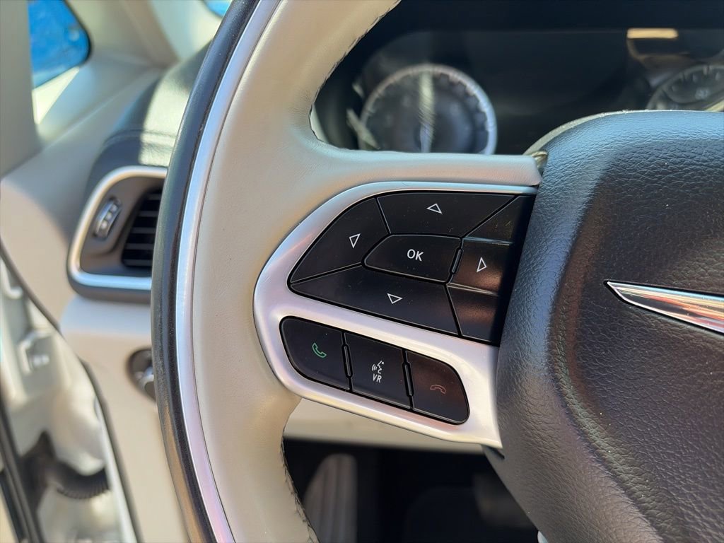 Used 2019 Chrysler Pacifica Limited w/ Tire & Wheel Group FWD image 22