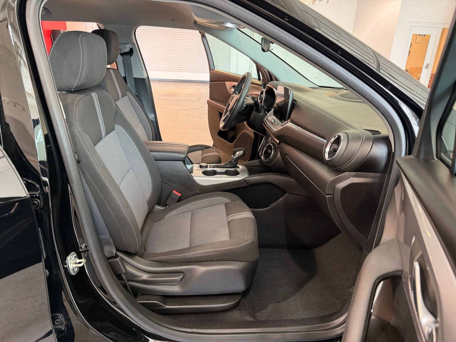 Used 2026 Chevrolet Blazer LT FWD image 35