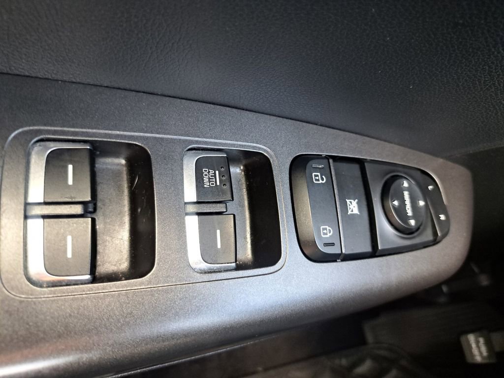 Used 2020 Kia Sportage LX image 15