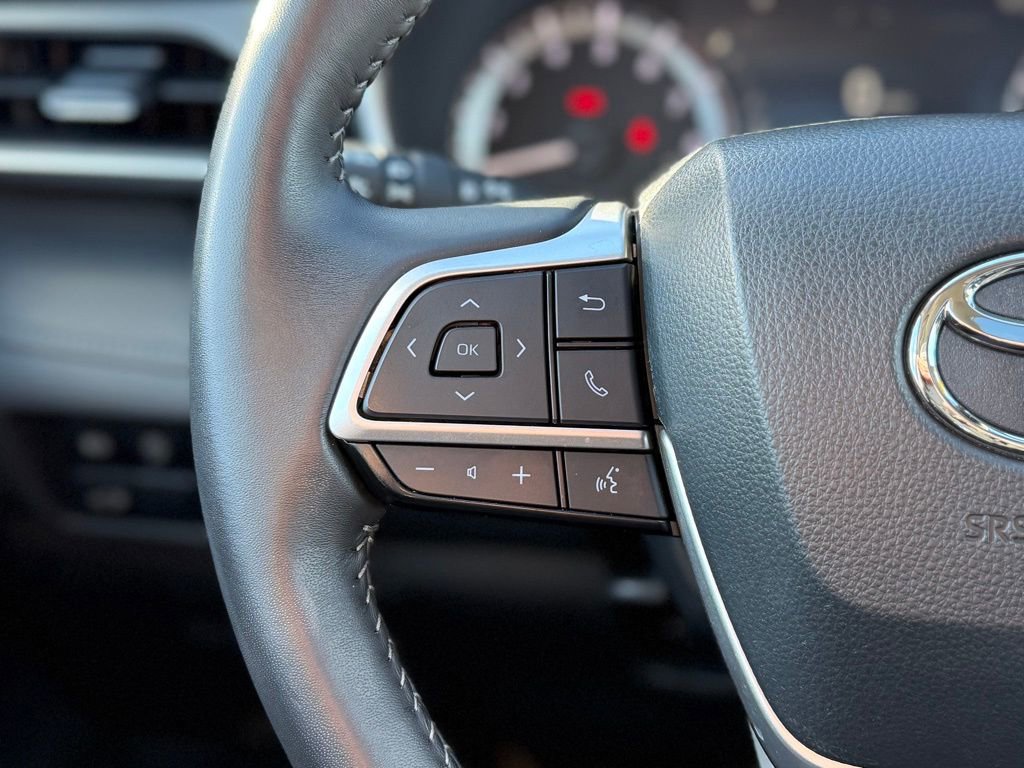 Certified 2024 Toyota Highlander XLE image 16