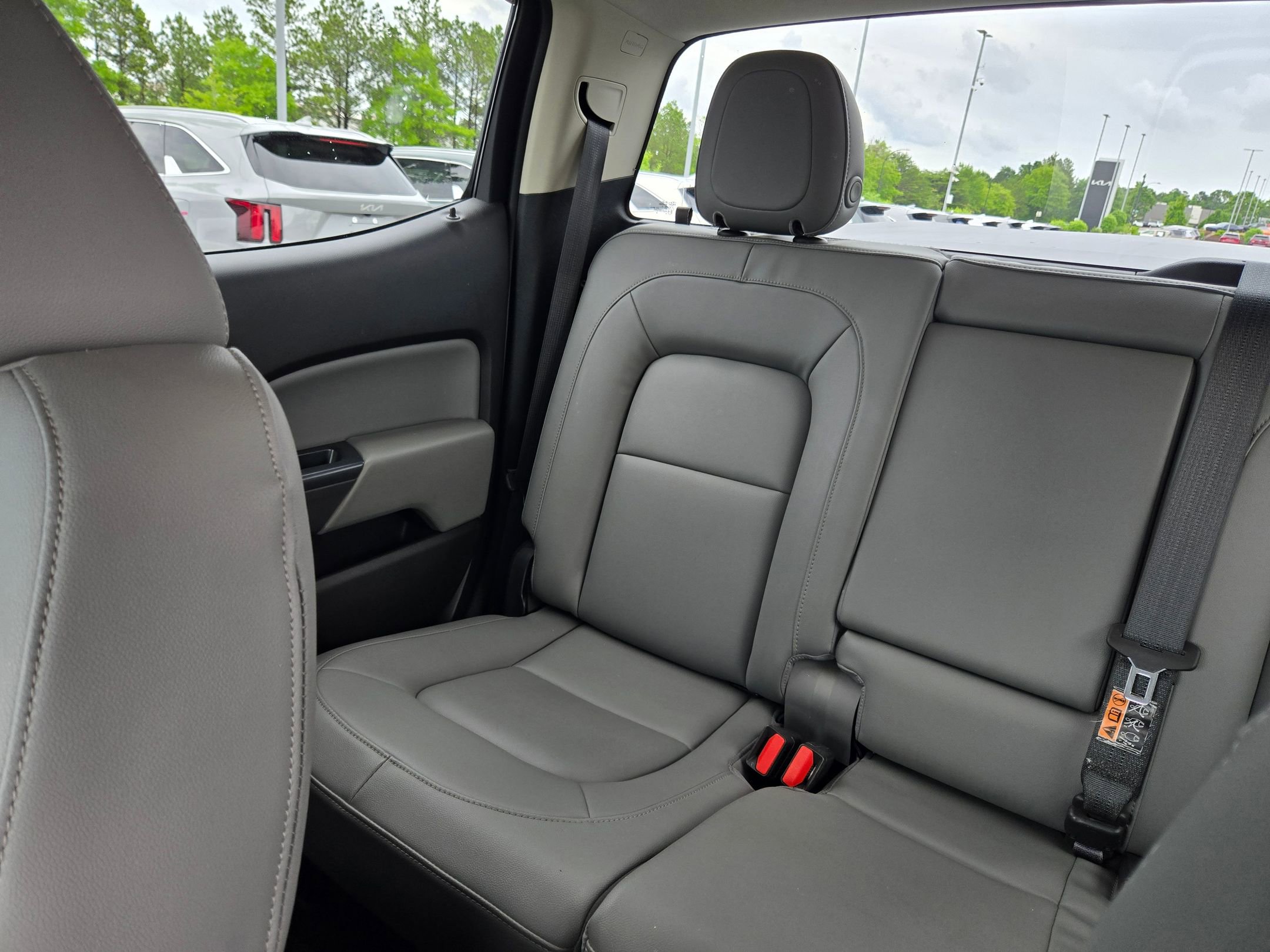 Used 2015 Chevrolet Colorado LT w/ Luxury Package RWD image 12