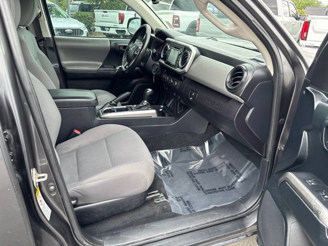 Used 2017 Toyota Tacoma TRD Off-Road AWD/4WD image 17