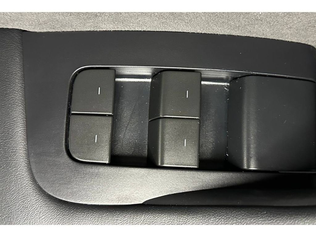 Used 2023 Tesla Model Y Performance AWD/4WD image 28