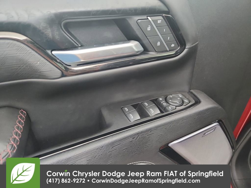 Used 2025 GMC Sierra 2500 AT4X AWD/4WD image 12