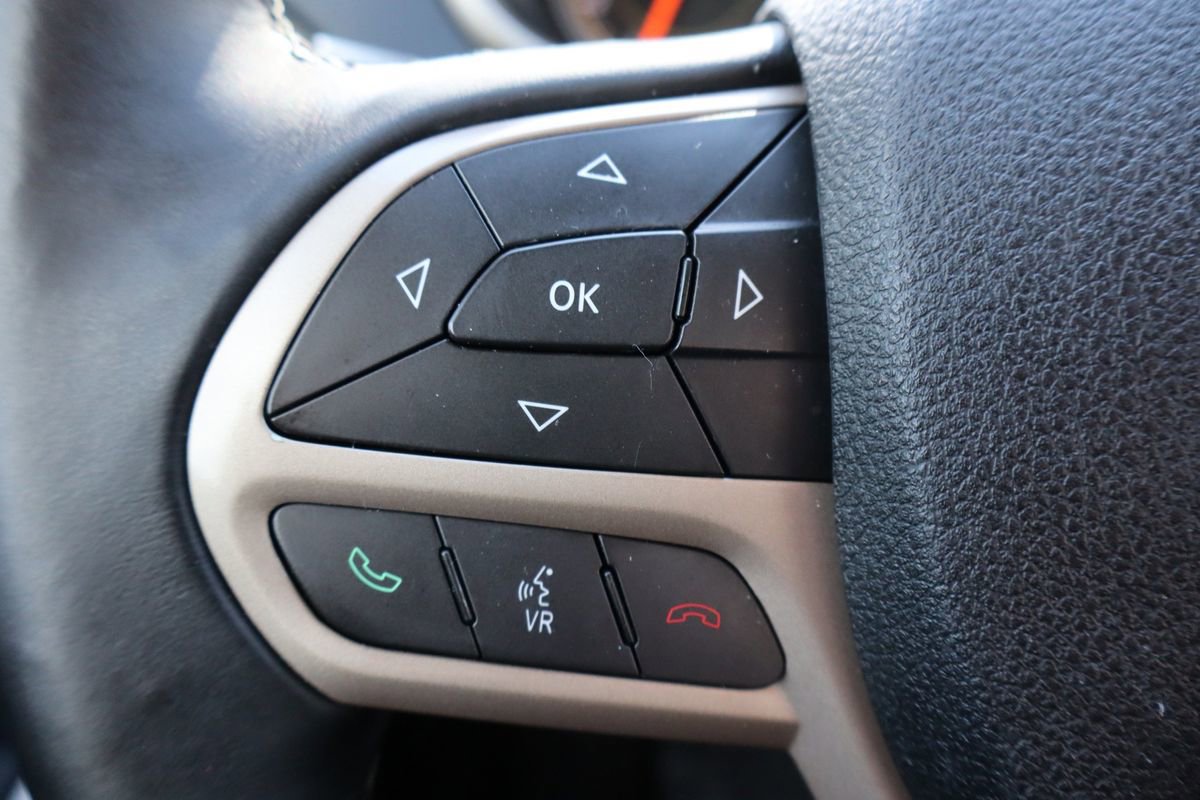 Used 2017 Jeep Cherokee Latitude FWD image 29