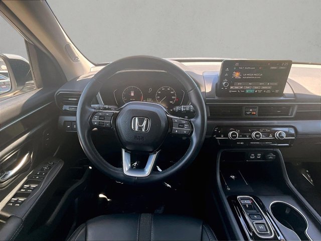 Used 2025 Honda Pilot Touring image 7