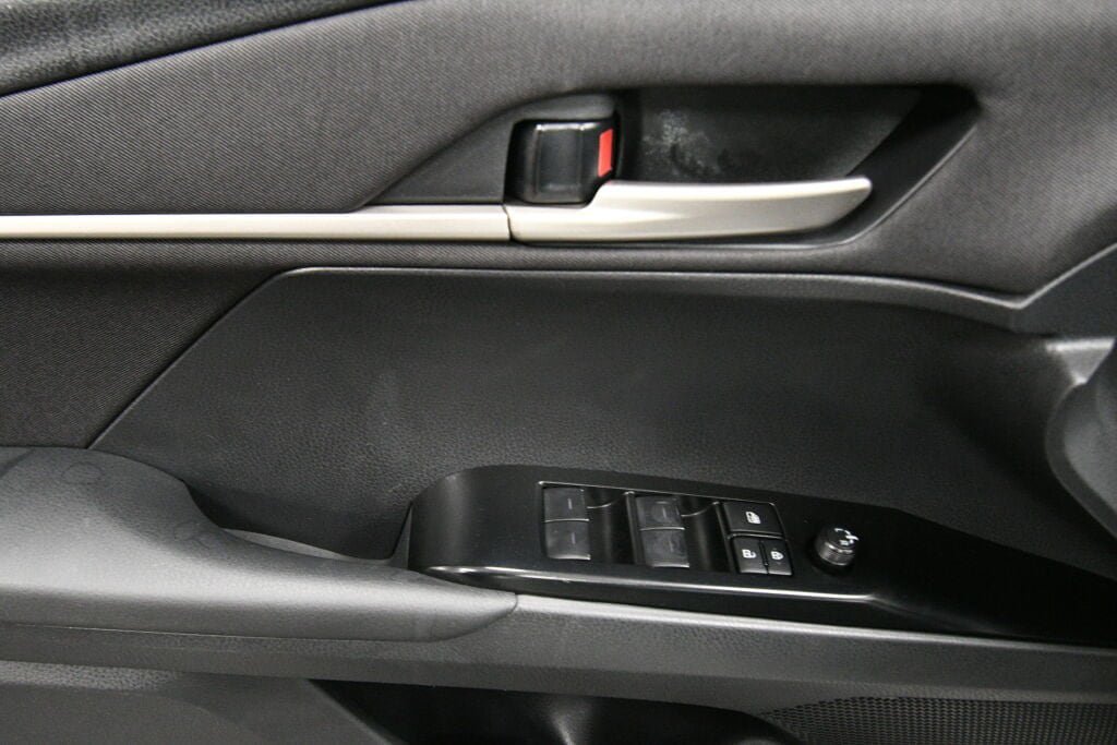 Used 2025 Toyota Camry LE FWD image 11