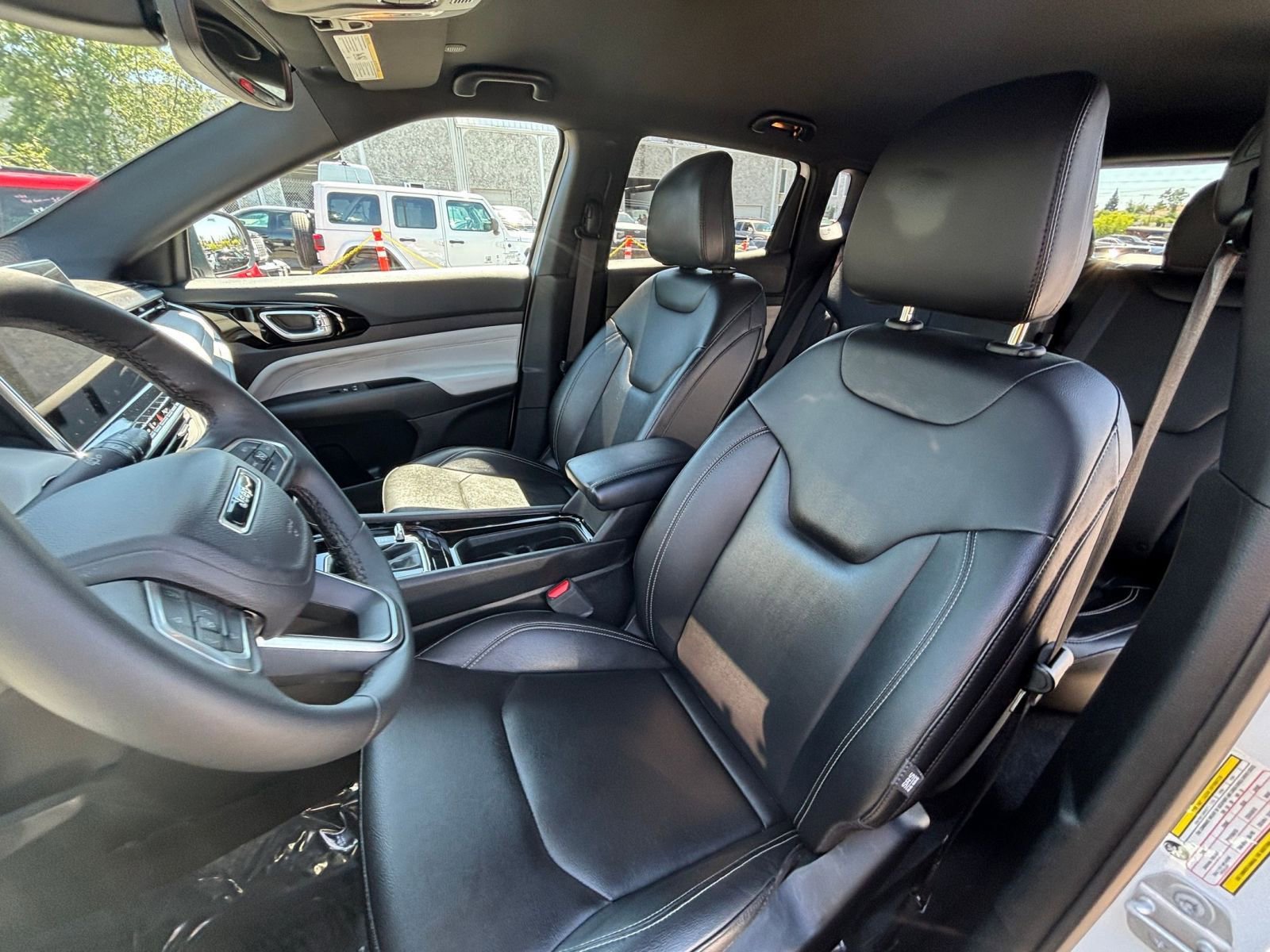 Used 2025 Jeep Compass Limited AWD/4WD image 37