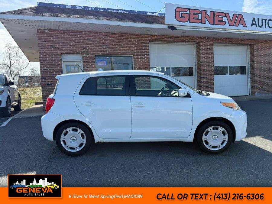 Used 2013 Scion xD image 4