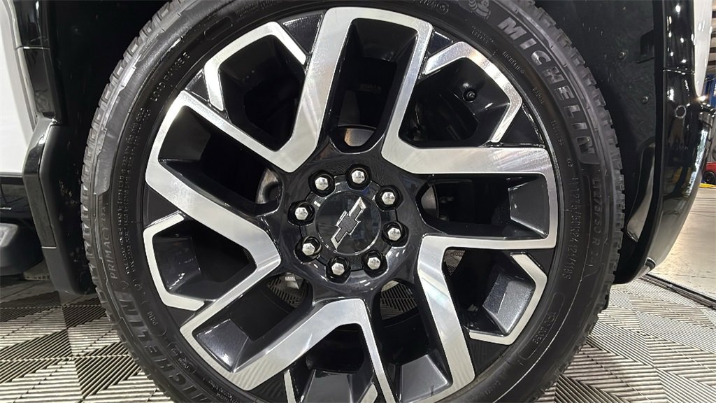 Used 2025 Chevrolet Silverado EV RST image 38