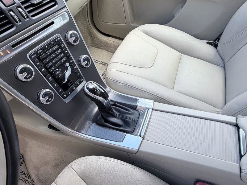 Used 2016 Volvo XC60 T5 Platinum FWD image 11