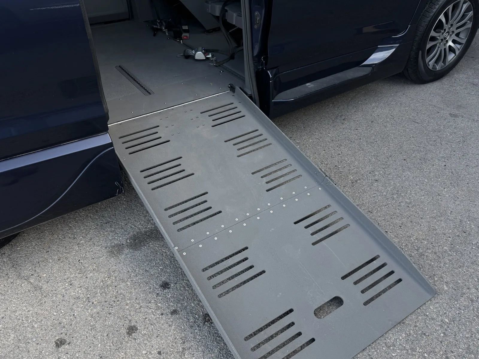 Used 2019 Toyota Sienna XLE FWD image 47