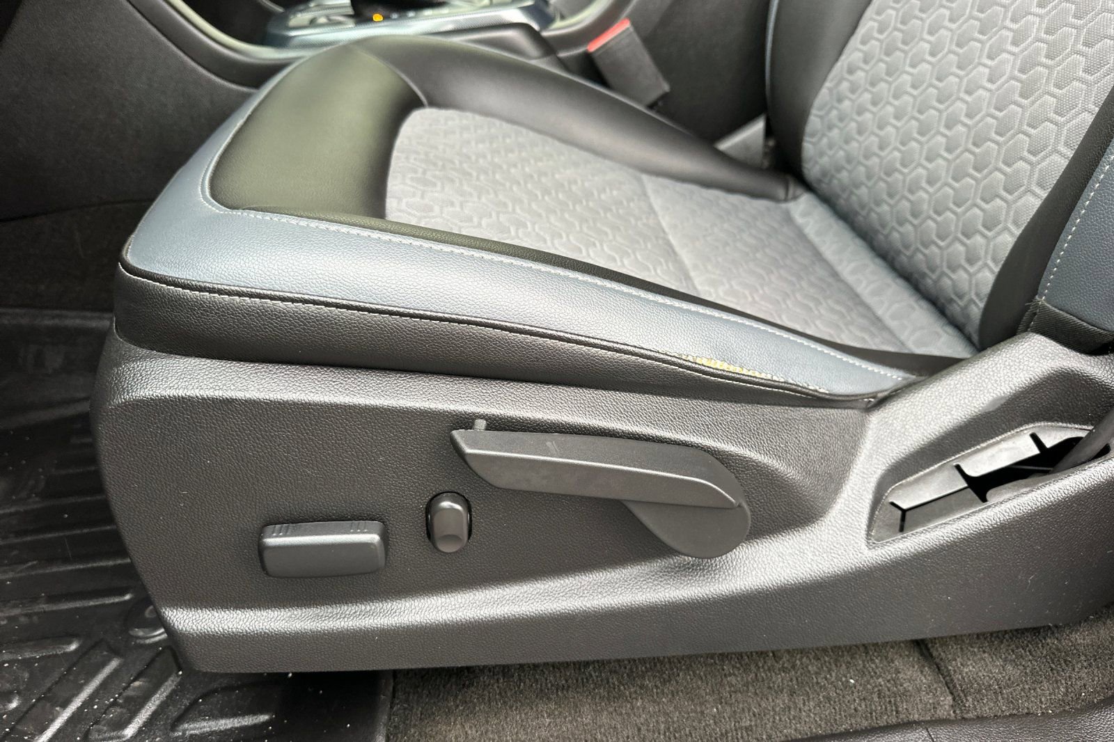 Used 2018 Chevrolet Colorado Z71 w/ Z71 Midnight Edition image 13