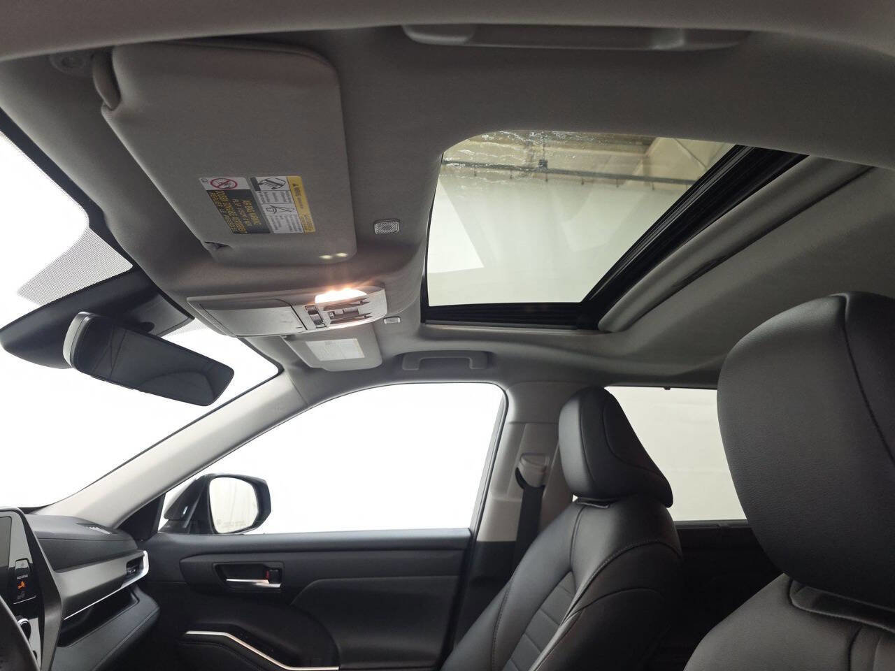 Used 2024 Toyota Highlander XLE image 11