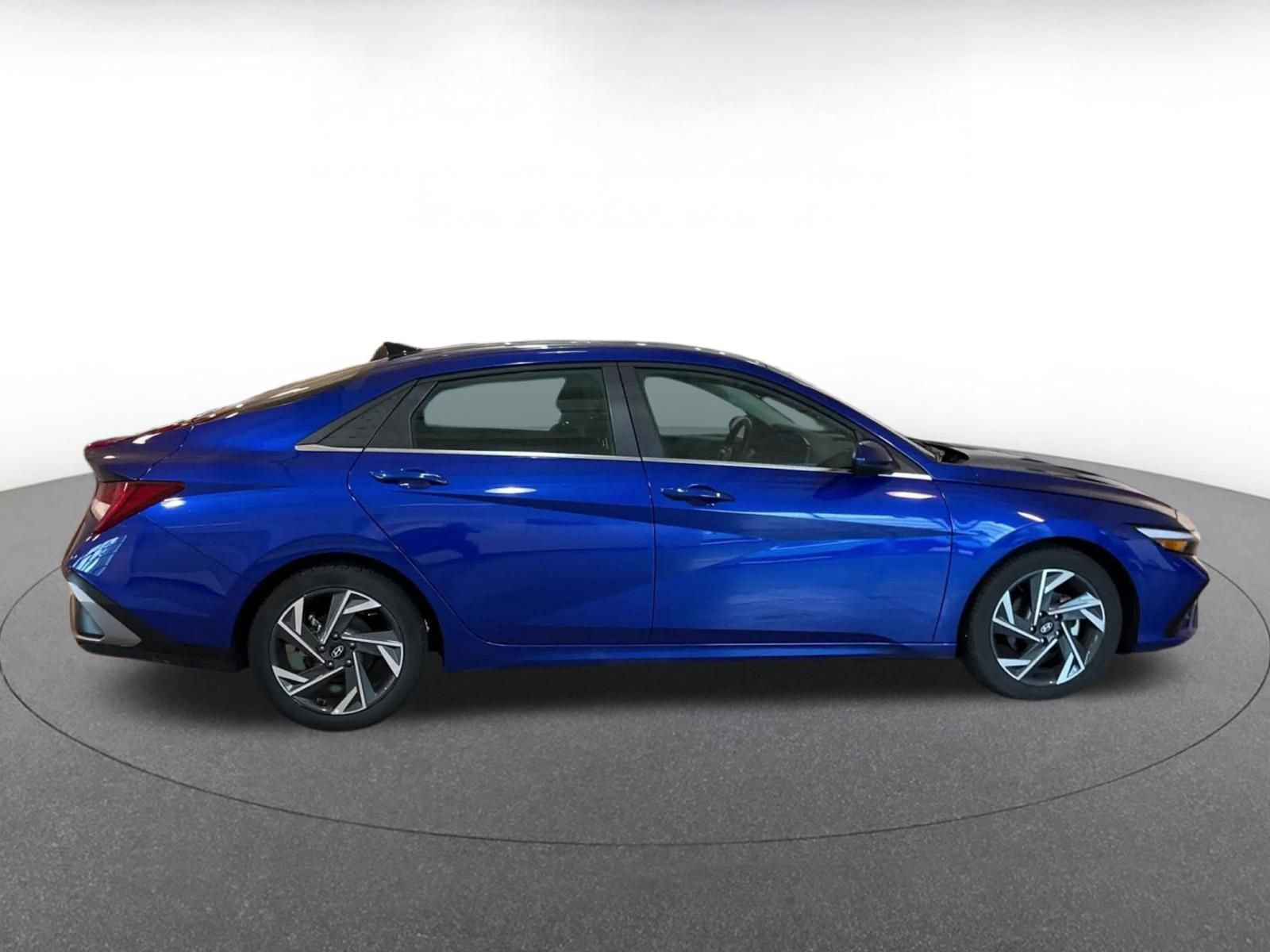 Used 2025 Hyundai Elantra SEL image 16