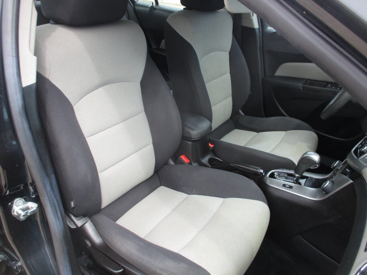 Used 2016 Chevrolet Cruze LS FWD image 31