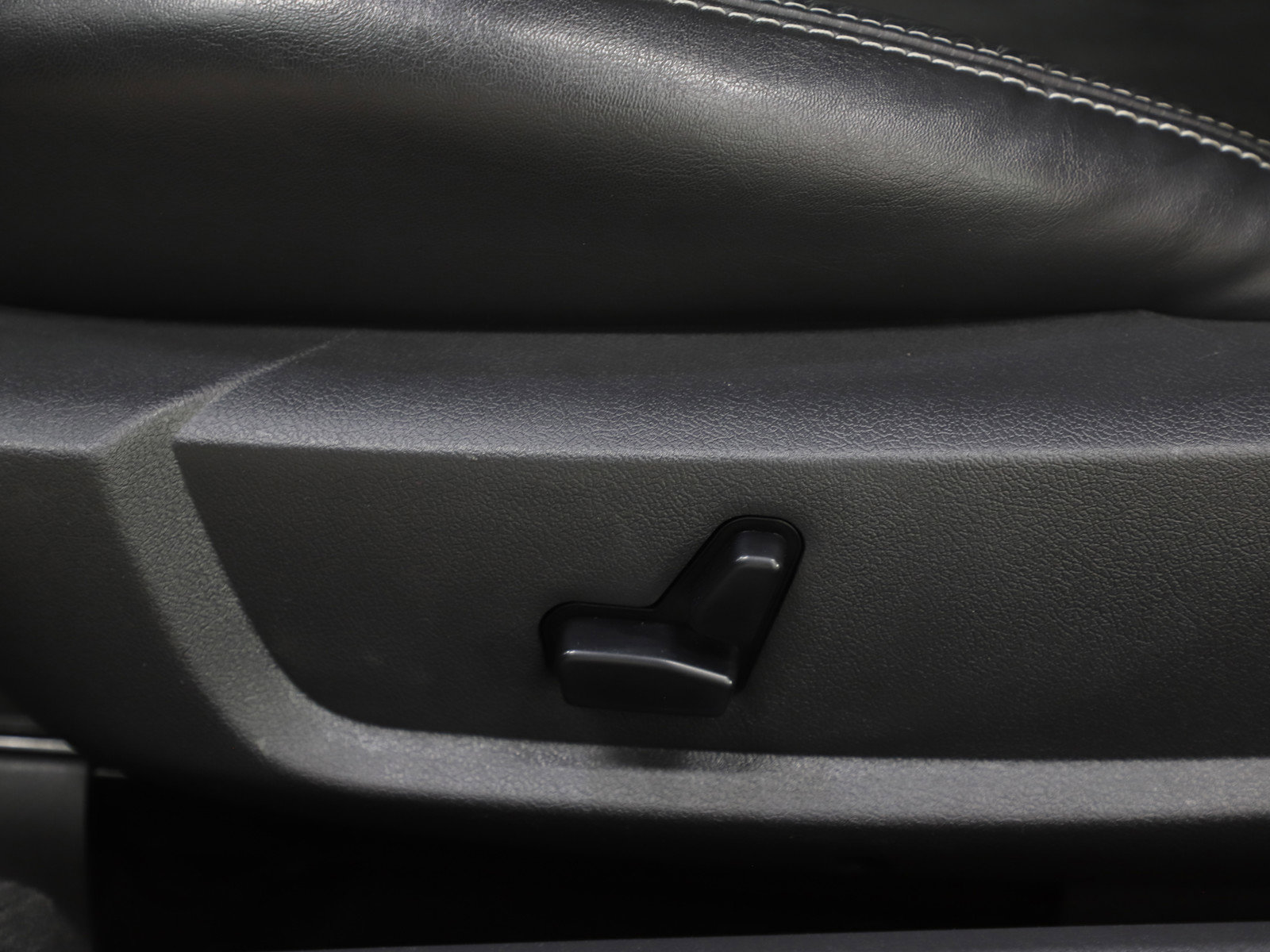 Used 2009 Dodge Challenger SRT8 w/ SRT Option Group II image 16