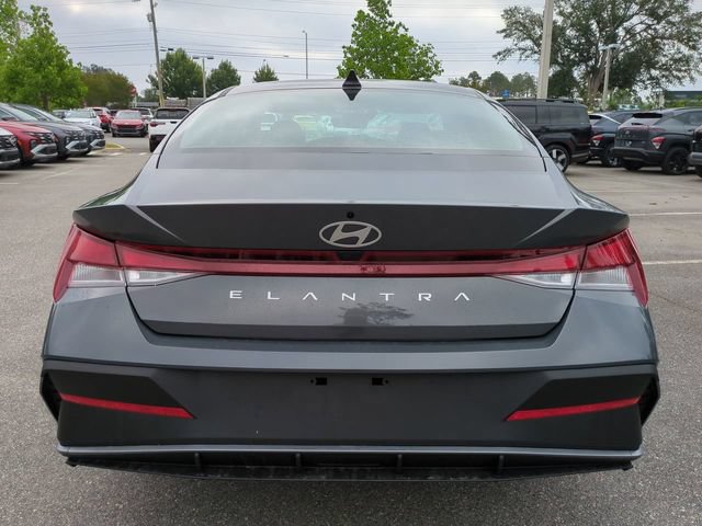 New 2026 Hyundai Elantra SE FWD image 6