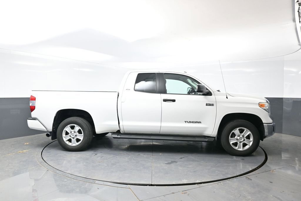 Used 2016 Toyota Tundra SR5 w/ SR5 Upgrade Package image 3