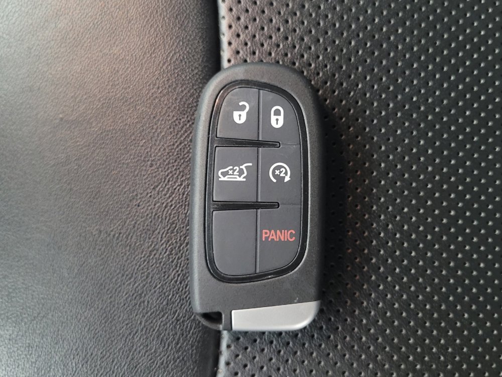 Used 2019 Jeep Cherokee Limited image 32