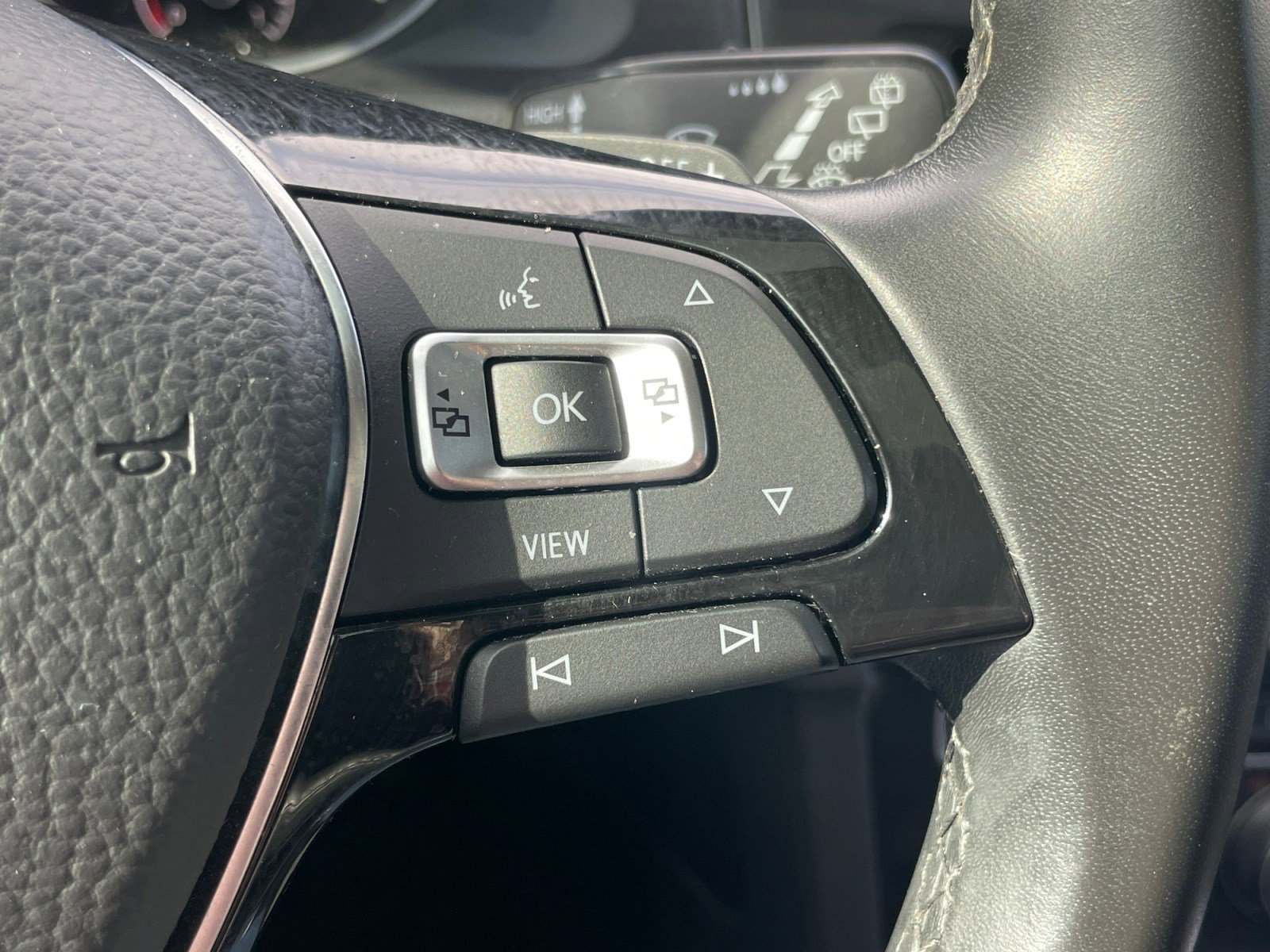 Used 2019 Volkswagen Golf SE w/ Driver Assistance Package image 18