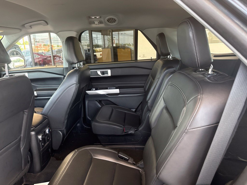 Used 2022 Ford Explorer XLT w/ Equipment Group 202A AWD/4WD image 12
